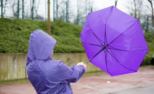 IMGW ostrzega przed silnym wiatrem. Piątek z przelotnym deszczem i burzami
