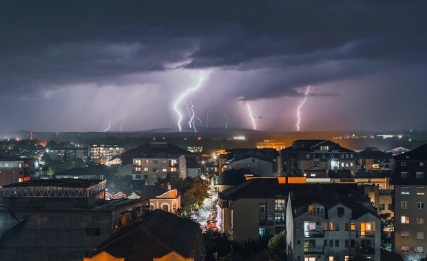 IMGW ostrzega przed silnymi burzami. Gdzie będzie najgorzej?