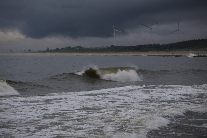 IMGW ostrzega przed silnymi burzami na wybrzeżu /Jerzy Undro /Reporter