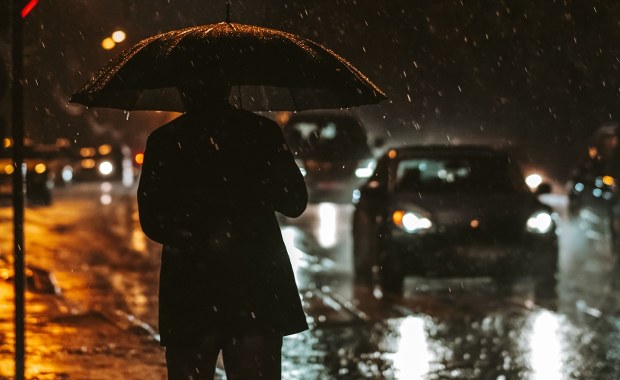 IMGW ostrzega przed ulewami i burzami. Wydano alert hydrologiczny