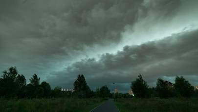 IMGW ostrzega przed upałem i burzami z gradem
