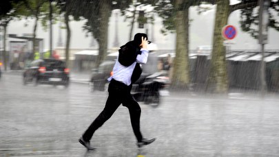 IMGW ostrzega: Silne deszcze i burze w dużej części kraju