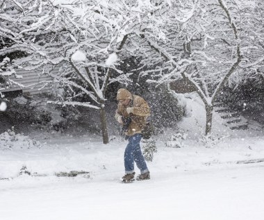 IMGW: Silny mróz niemal w całej Polsce. Intensywne opady śniegu na Pomorzu i Podkarpaciu