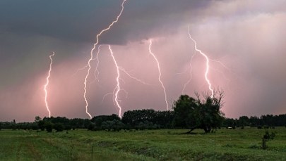 IMGW wydał alerty przed burzami. Grad i ulewy uderzą w dwóch regionach