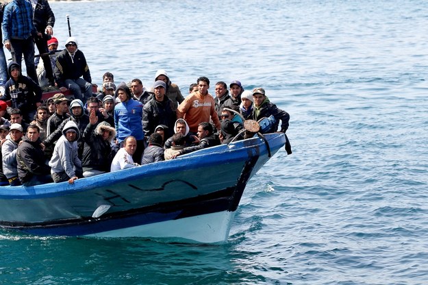 Imigranci przybywający na włoską wyspę Lampedusa - zdjęcie archiwalne /Shutterstock