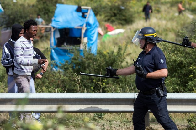 Imigranci to ogromny problem w rejonie Calais /ETIENNE LAURENT /PAP/EPA