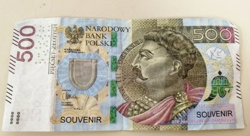 Imitacja banknotu 500 zł. Źródło: KMP Suwałki /Informacja prasowa