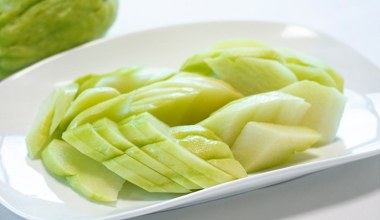 Imituje gruszkę, ale niewiele ma z nią wspólnego. Syci na długo, pomaga na problemy z krążeniem i nerkami