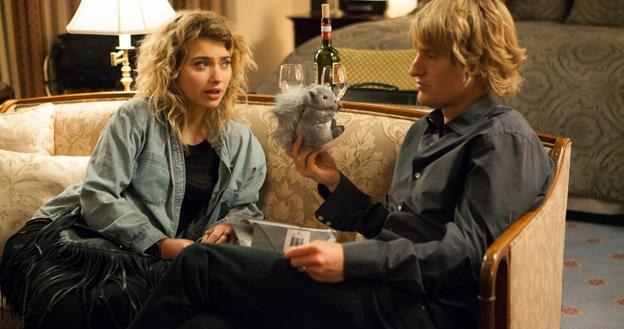 Imogen Poots i Owen Wilson w scenie z filmu "Dziewczyna warta grzechu" /materiały prasowe