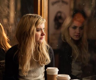 Imogen Poots w scenie z filmu "Ten niezręczny moment"