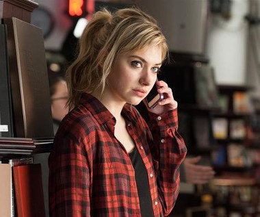 Imogen Poots w scenie z filmu "Ten niezręczny moment"