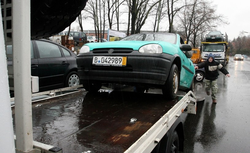 Import używanych aut spada /Lech Muszyński /Reporter