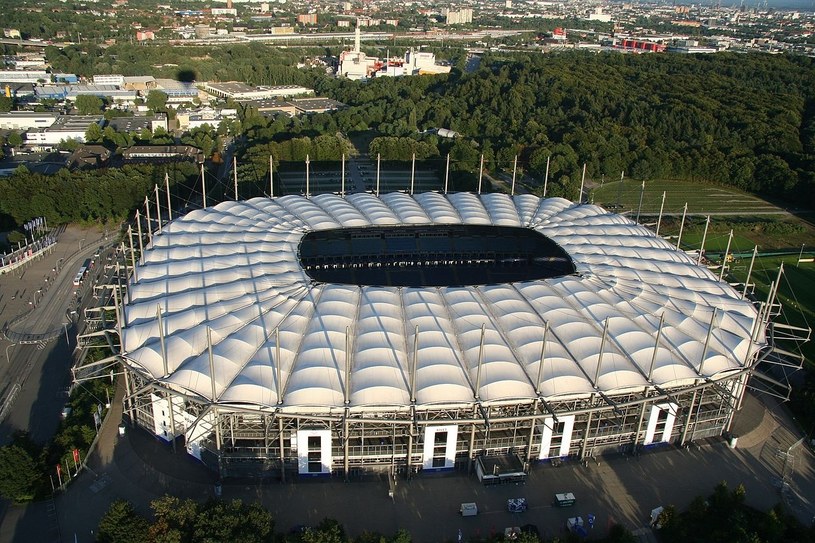 Imtech Arena w Hamburgu-Bahrenfeld /Reinhard Kraasch/CC BY-SA 4.0 DEED (https://creativecommons.org/licenses/by-sa/4.0/deed.de) /Wikimedia