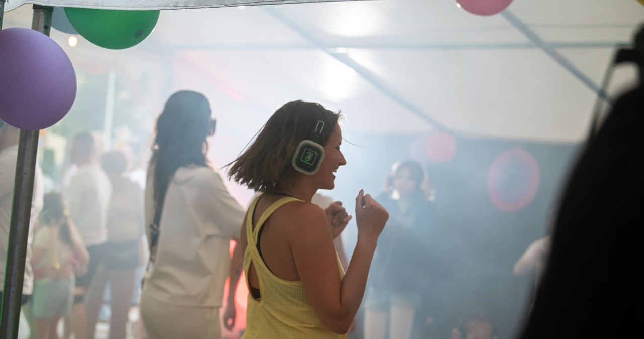 Inauguracją drugiej edycji było silent disco zorganizowane przez Michała Zimnego, franczyzobiorcę sklepu Żabka w Łapach /materiały promocyjne