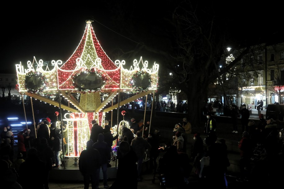 Inauguracja iluminacji świątecznej w Warszawie /Wojciech Olkusnik  /PAP