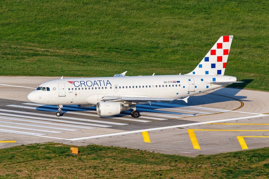 Incydent na lotnisku w Splicie: Airbus A220 Croatia Airlines opuścił pas po przerwanym starcie przy 130 węzłach /Shutterstock
