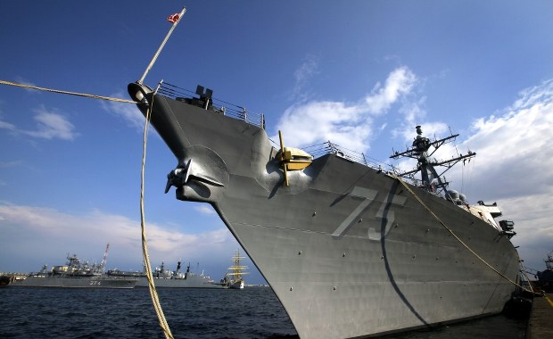 Incydent na Morzu Czarnym. Rosyjski myśliwiec nad okrętem USA