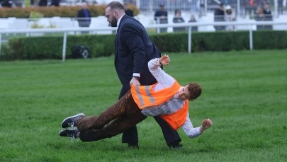 Incydent na Służewcu. Aktywiści weszli na tor wyścigowy