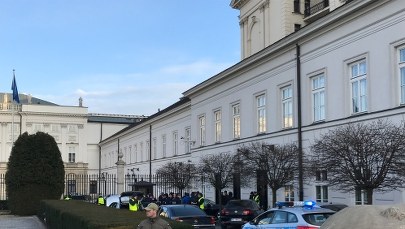 Incydent przed Pałacem Prezydenckim. Policja: Nic nie wskazuje na to, że była to celowa próba