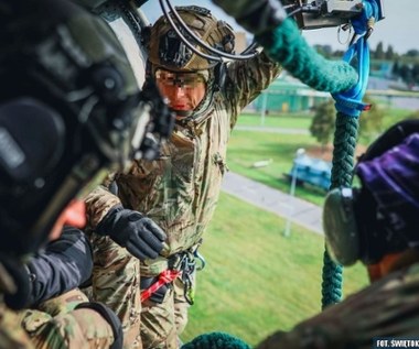 Incydent z policyjnym Black Hawkiem. Funkcjonariusz ma złamaną nogę