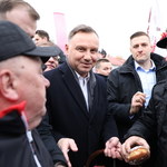 Incydenty na spotkaniu z Andrzejem Dudą w Łowiczu. 65-latek usłyszał zarzut znieważenia prezydenta