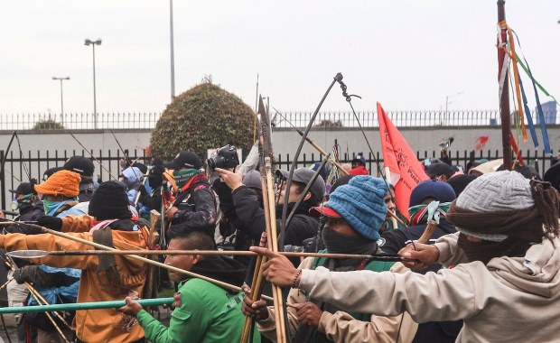 ​Indianie ostrzelali z łuków ambasadę USA. Są ranni