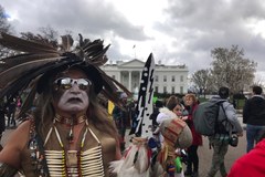 Indianie z Dakoty Północnej protestują przed Białym Domem