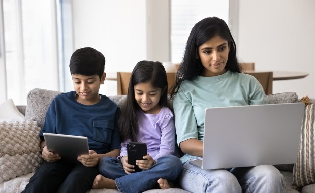 Indie dokręcają śrubę platformom społecznościowym. 3 godziny na reakcję