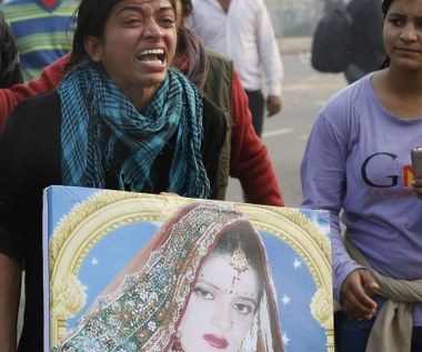 Indie: Nie żyje studentka brutalnie zgwałcona w autobusie