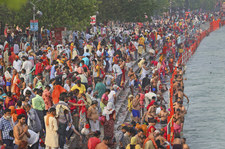 Indie: Po obchodach święta Kumbhamela tysiące zakażeń koronawirusem
