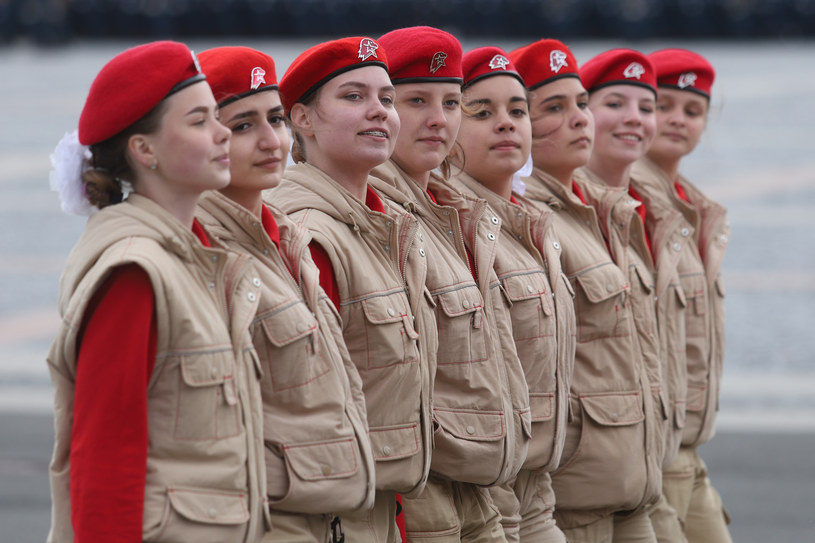 Indoktrynacja i szkolenie wojskowe to podstawy funkcjonowania młodej armii Putina /Sergei Mikhailichenko/SOPA Images/LightRocket /Getty Images