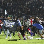 Indonezja: Horror na stadionie piłkarskim. W zamieszkach zginęły 174 osoby