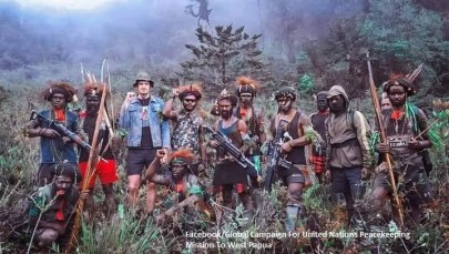 Indonezja. Samolot spalony, pilot zakładnikiem - historia jak z filmu akcji