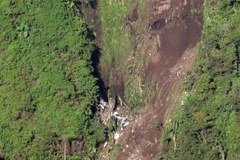 Indonezja: Samolot wbił się w zbocze z prędkością 500 km/h