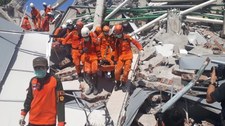 Indonezja: Setki ofiar śmiertelnych tsunami
