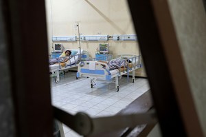 Indonezja: Tajemnicze zgony prawie 100 dzieci. Możliwą przyczyną syropy