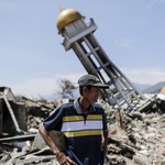 Indonezja: Tragiczny bilans ofiar trzęsienia ziemi i tsunami