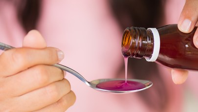 Indonezja zawiesza sprzedaż syropów po śmierci 99 dzieci