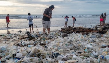 Indonezyjskie plaże toną w plastiku