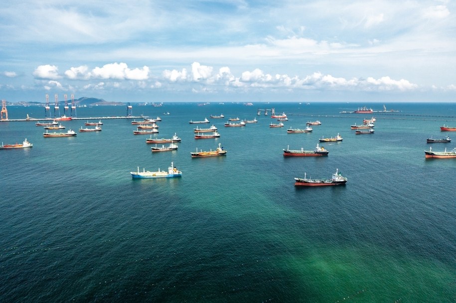 Indyjskie rafinerie państwowe wstrzymują zakupy rosyjskiej ropy /Shutterstock