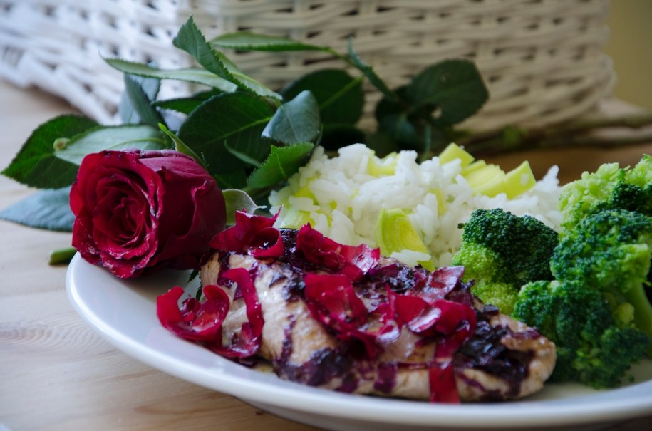 Indyk w płatkach róż /Malwina Zaborowska /RMF FM