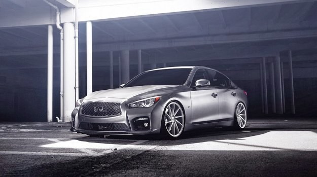 Infiniti Q50 - dobra felga to podstawa Infiniti Q50 na kołach z felgami Vossen /Vossen