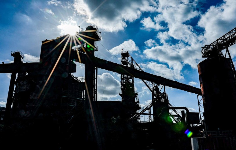 Inflacja cen producentów w Niemczech spada - oczekiwano gorszego odczytu. nz. stalownia ArcelorMittal w Hamburgu /AFP