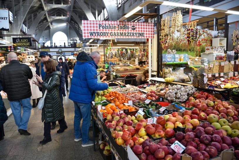 Inflacja konsumencka w marcu znowu wyhamowała. Pomogły w tym niższe ceny żywności /Bartlomiej Magierowski/East News /East News