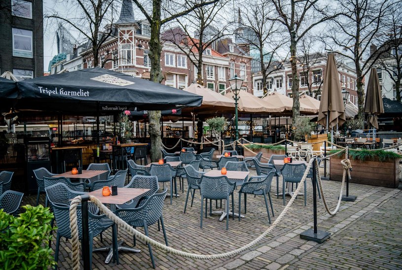 Inflacja w Holandii wyniosła w styczniu 7,6 proc. - najwięcej od 40 lat. nz. pusta restauracja w Hadze /AFP