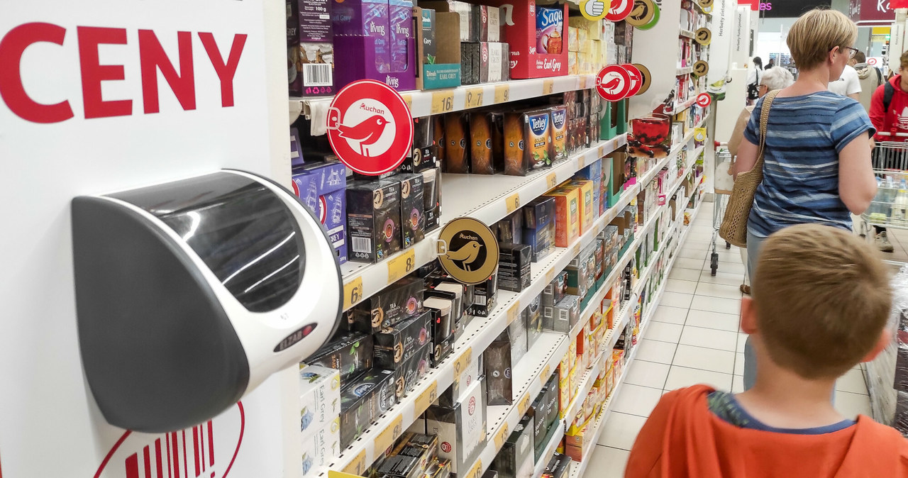 Inflacja zmusza do poszukiwania tańszych "zamienników" markowych produktów. Zdj. ilustracyjne /Piotr Kamionka /Reporter