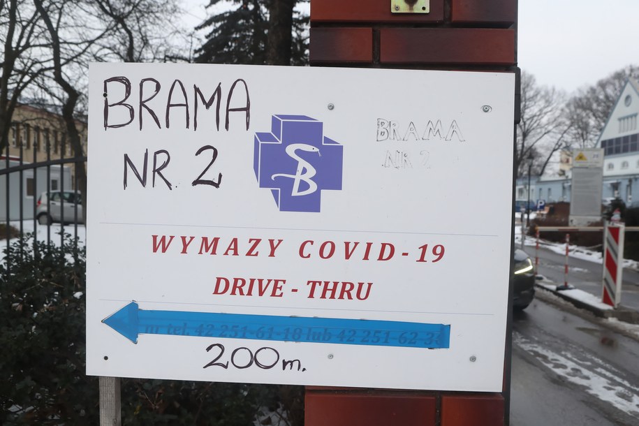 Informacja o testach na koronawirusa w Wojewódzkim Szpitalu Specjalistycznym im. Dr. Biegańskiego w Łodzi /Roman Zawistowski /PAP