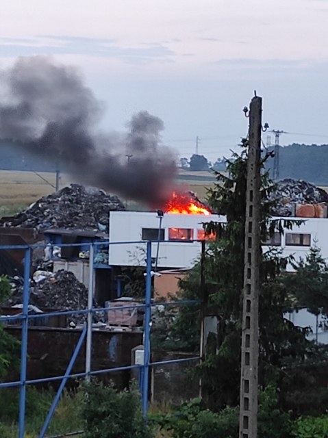 Informację o dzisiejszym pożarze strażacy dostali przed godz. 5 rano /Gorąca Linia RMF FM