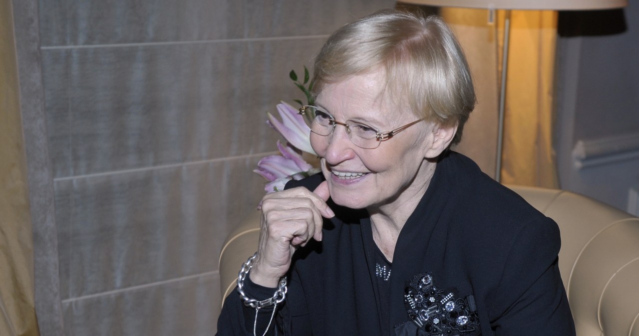 Inna gwiazda telewizji, Edyta Wojtczak, również nie otrzymuje zbyt wysokiej emerytury. Kilka lat temu w rozmowie z jednym z tabloidów przyznała, że miesięcznie dostaje około 2000 zł. Po waloryzacji kwota ta wzrosła do około 2500 zł. /Kurnikowski /AKPA