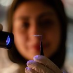 Innowacyjny implant mózgowy. Dostarcza leki z chirurgiczną precyzją